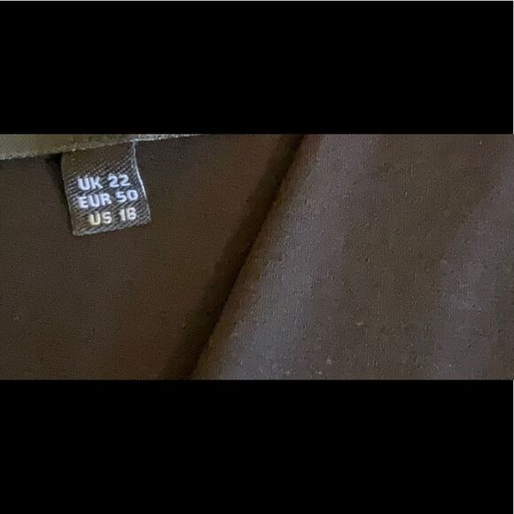 Long sleeved black dress by MISGUIDED in size 18 with deep v cut neckline - Picture 10 of 12